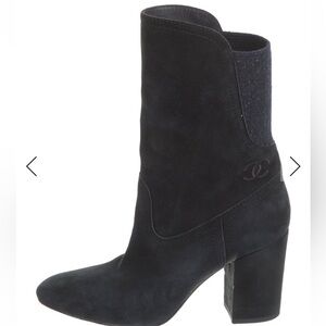 Authentic Chanel Navy Blue Suede Boots with CC Logo Size 37 Size US 7